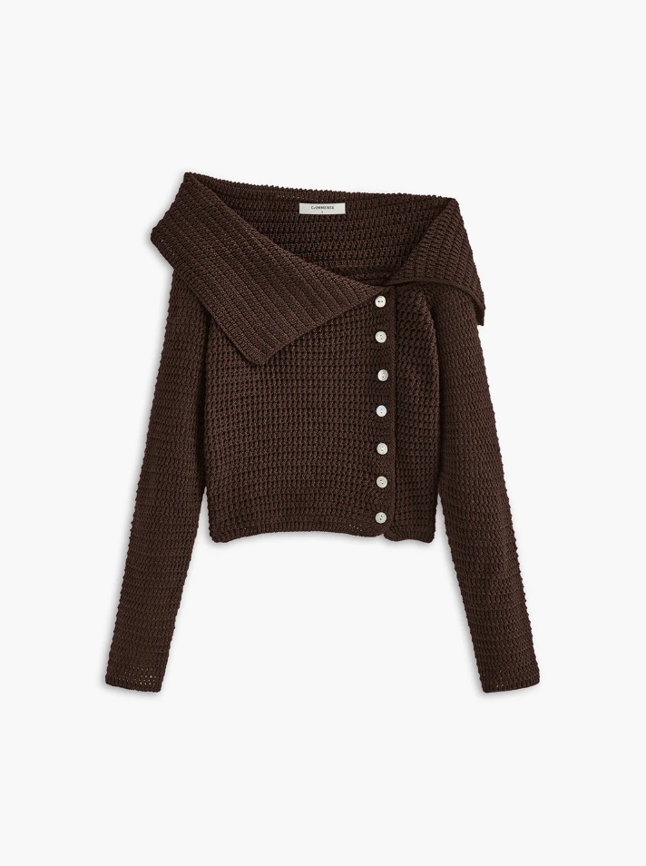Sienna | asymmetrisk strikdesign med tætsiddende dametop