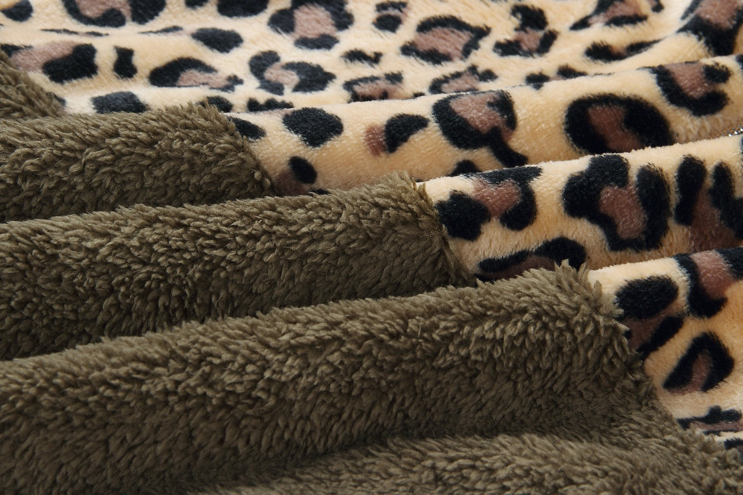 Teddy pullover - extremely warm and cozy hoodie with a stylish leopard print for spring