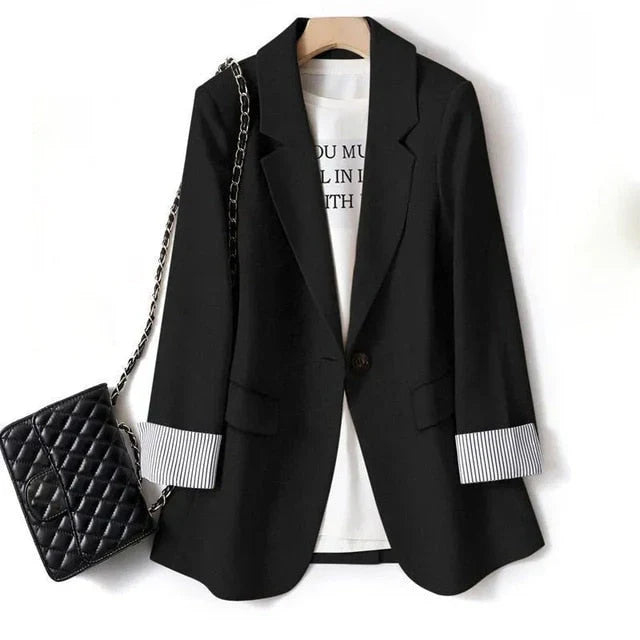 Casual women's blazer with pocket – elegant casual touch