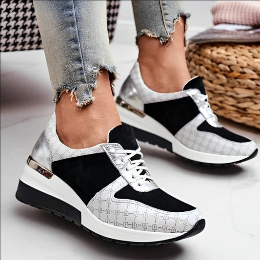 Amelia – wedge sneakers med en sporty snørelukning