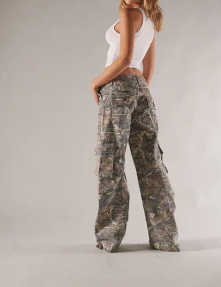 Rebelle lavtaljede cargobukser – brunt camouflageprint