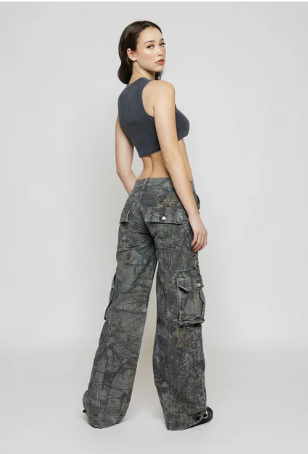 Rebelle lavtaljede cargobukser – brunt camouflageprint