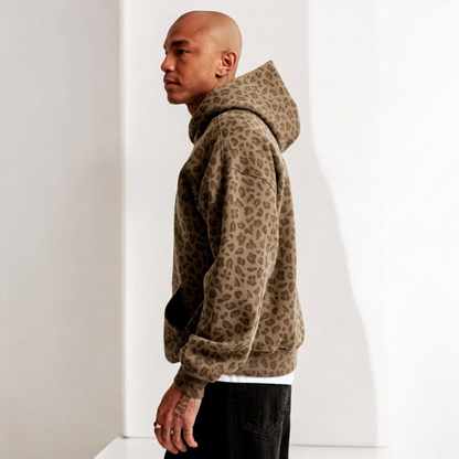 Hættetrøje med leopardprint til mænd - stilfuld og afslappet til streetwear