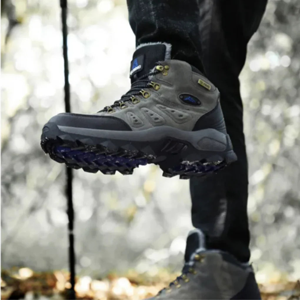 Men's outdoor hiking shoes with a grippy sole – stable & comfortable