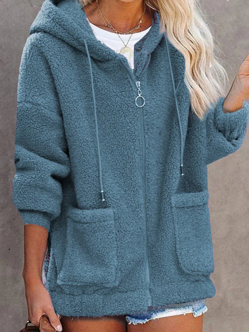 Freya – sherpa jacket with plush look, zipper, and oversized fit