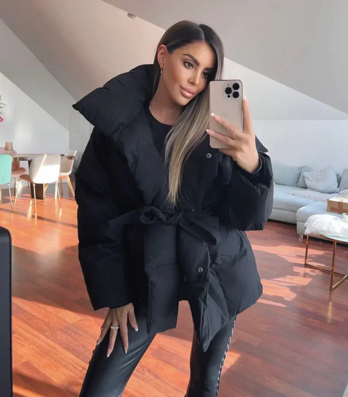 Mode | short women's jacket with stand-up collar and fitted waist